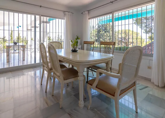Paradise Close To Puerto Banus ヴィラ